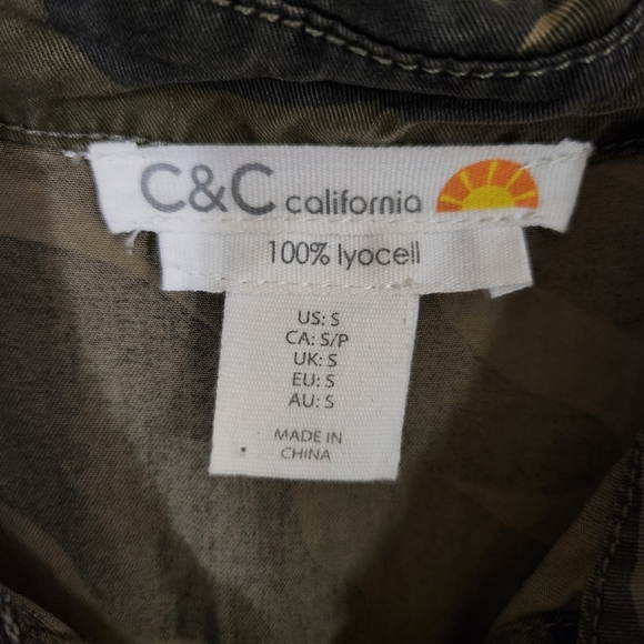 NWOT camouflage top.  Very cute and comfortable. Size Small. - Picture 4 of 5